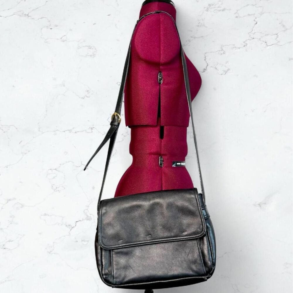 Giani Bernini Black Leather Crossbody Bag Multi Pockets Zip and Card Soft Travel